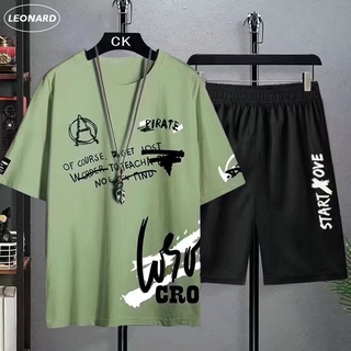 Trang phục thể thao gồm áo thun tay ngắn cổ tròn và quần short lưng thun ống rộng cho nam