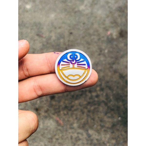 Tem Titan Logo Tròn Đoromon Thích hợp Dán Bợ Cổ, Heo Thắng,Biển số v.v, Size 2,8cm có kèm theo keo 3M