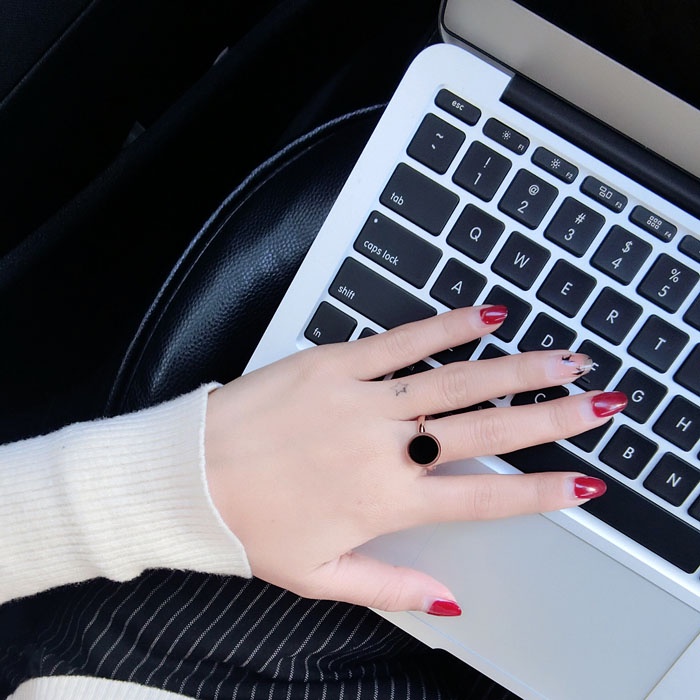 Vòng thép titan Thời trang dành cho Nữ Phiên bản Hàn Quốc Cổ điển Vòng đen bóng Vòng vàng hồng