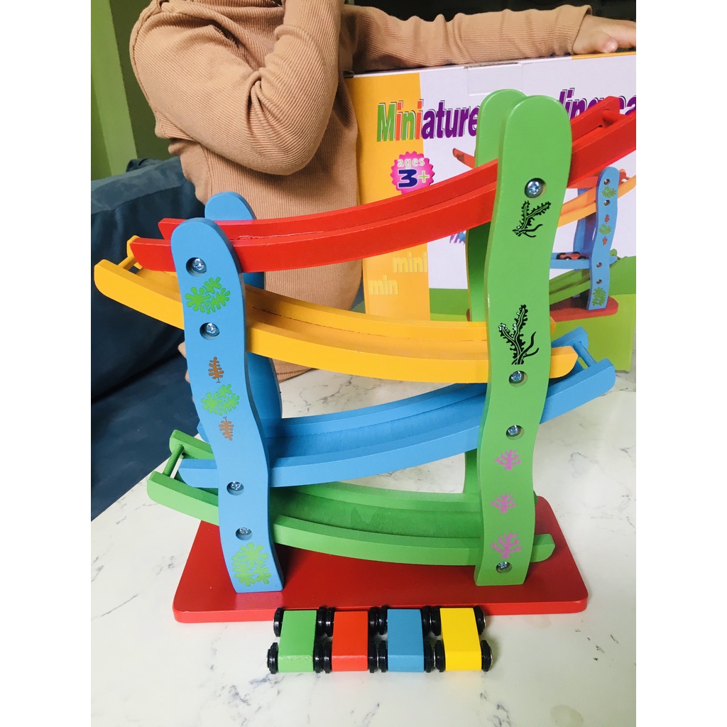 CẦU TRƯỢT 4 TẦNG GỖ CHO BÉ TẶNG KÈM 4 XE Ô TÔ