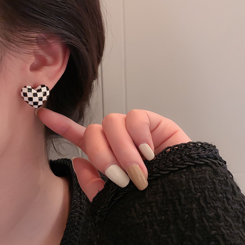 Pierced Ear Stud 925 Silver Stylish Fashion Stud Earrings Hypoallergenic Earrings Christmas Gift for Women Girls