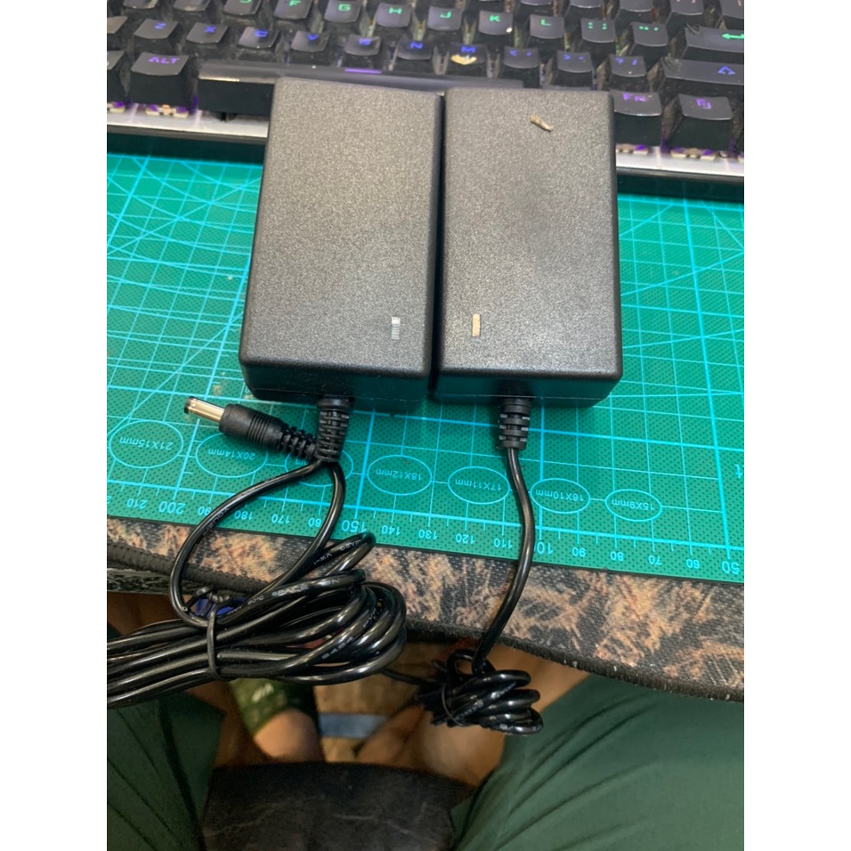 Sạc pin máy khoan 3s 12.6v - 2A Dùng Cho Pin Lion 18650