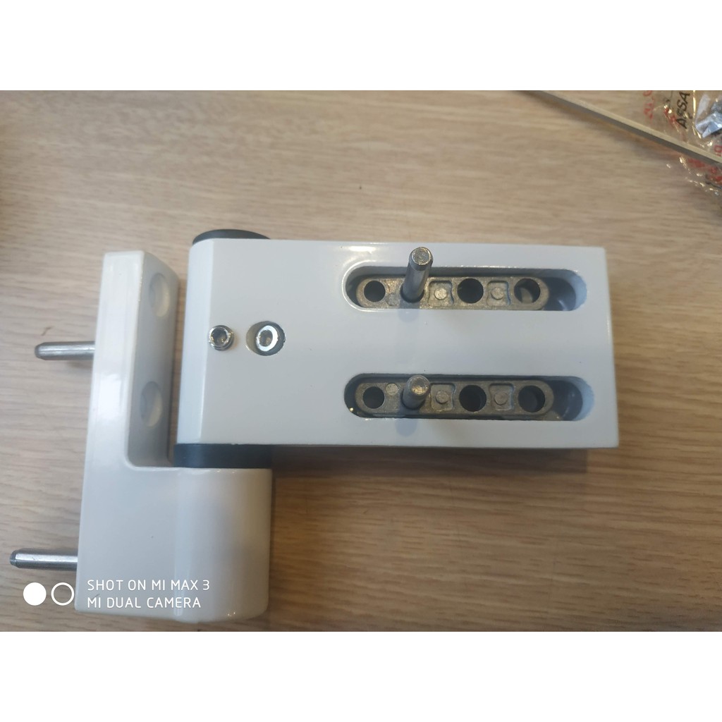 Bản lề cửa nhựa, cửa nhôm