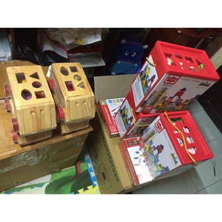 xe gỗ thả hình khối.
