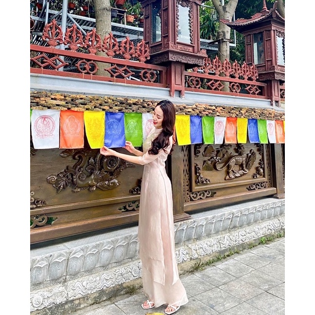 Áo dài cách tân tay bồng nhẹ nhàng thanh nhã tiểu thư