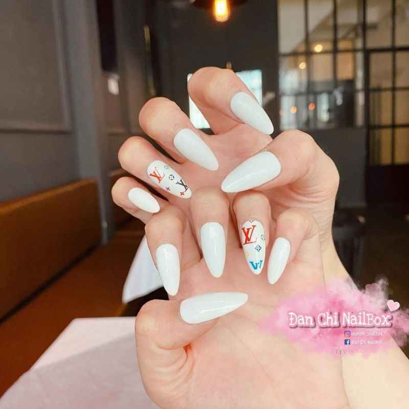 NailBox móng úp thiết kế sẵn Mẫu LV Trắng