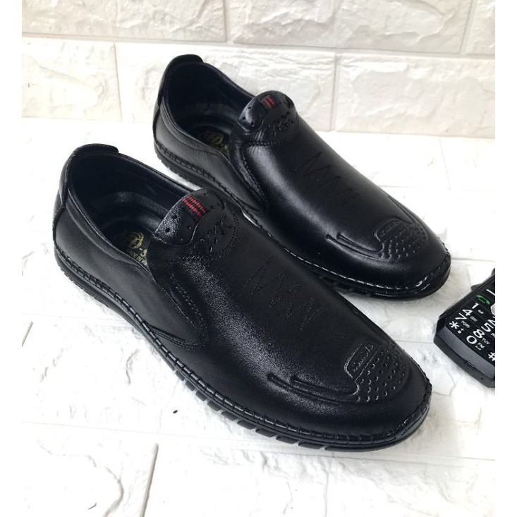 Giày lười nam da bò nguyên tấm..đế cao su dẻo..mang êm chân..mã LC01..màu đen..bảo hành một năm