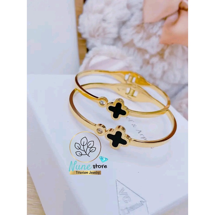 Vòng tay, lắc tay titan nữ không gỉ cao cấp cỏ 4 lá đen Nune store kiểu Hàn Quốc | BigBuy360 - bigbuy360.vn