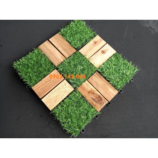 Vỉ Sàn gỗ tự nhiên có thảm cỏ xanh lót ban công - sân vườn