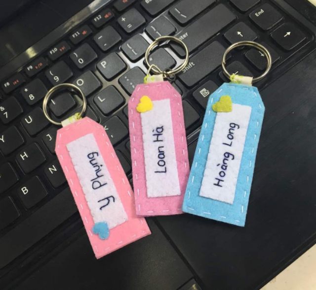 Nametag thiết kế theo tên bằng vải nỉ
