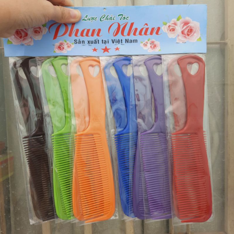 Vỉ 12 lược chải tóc cán có lỗ treo