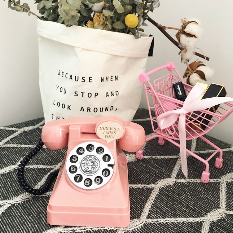 Điện thoại tiết kiệm màu hồng dễ thương