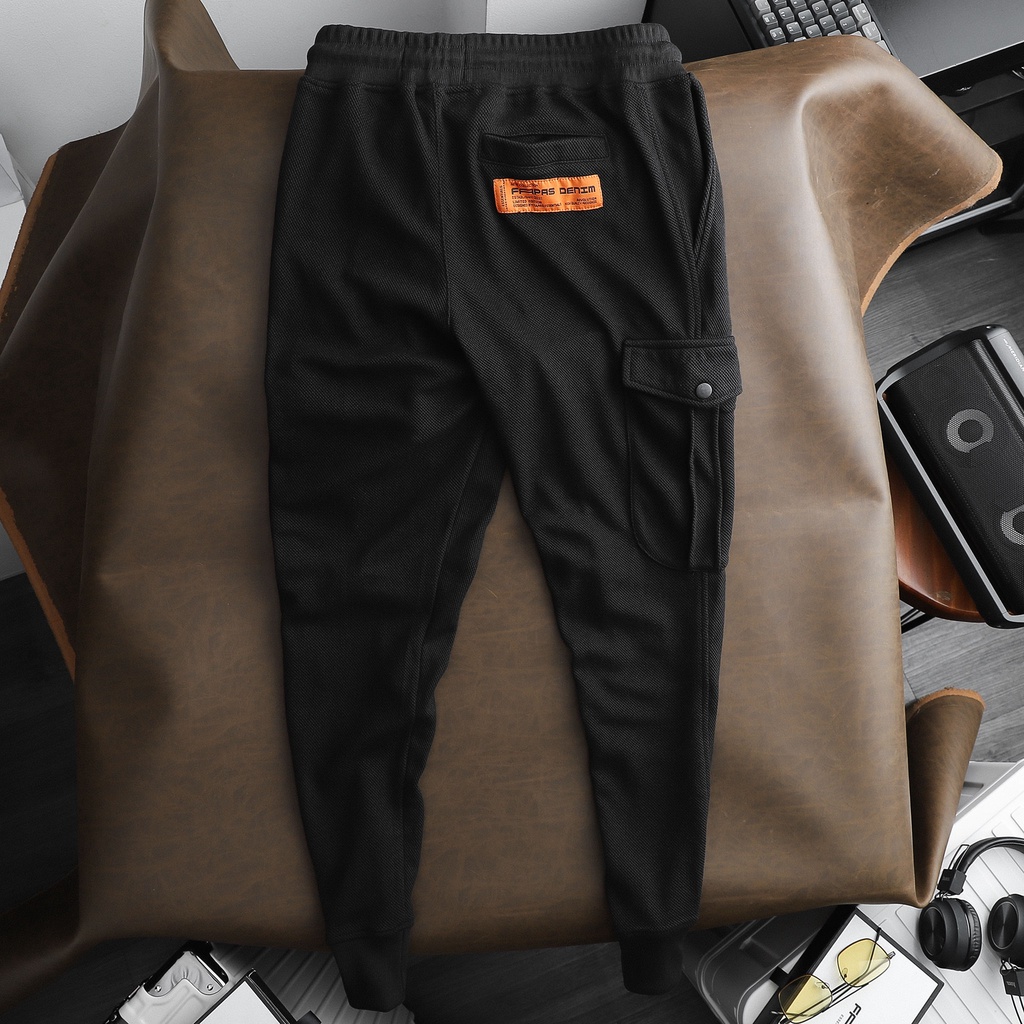 Quần Jogger Tag Nam Đính Logo Cực Tinh Tế Năng Động Chất Vải Cotton Pique Thoải Mái Khô Thoáng - FAPAS