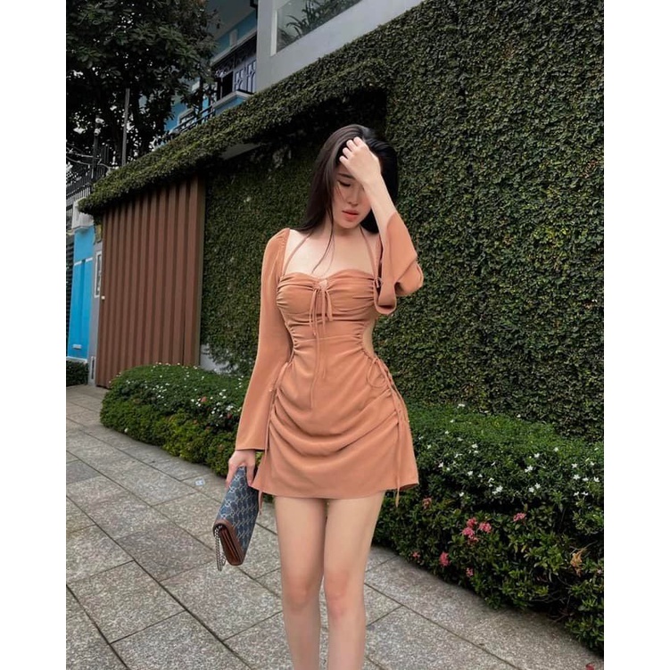 LINH CAVALI- Váy voan tay loe khoéc eo.