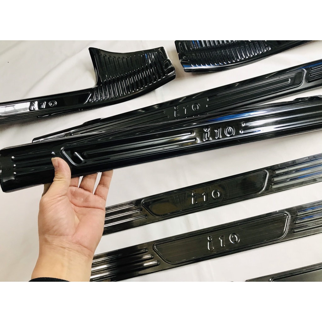 Ốp Bậc Chân Trong, Nẹp Bước Chân Trong Xe Hyundai i10 2014-2021 chất liệu Titan