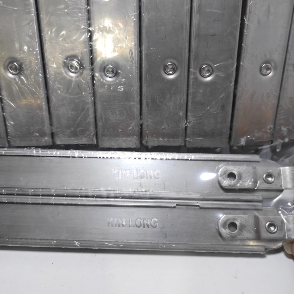 Thanh chống sập cửa sổ-thanh chống gió Kinlong L2 cửa sổ inox dài 25cm SC320-10R