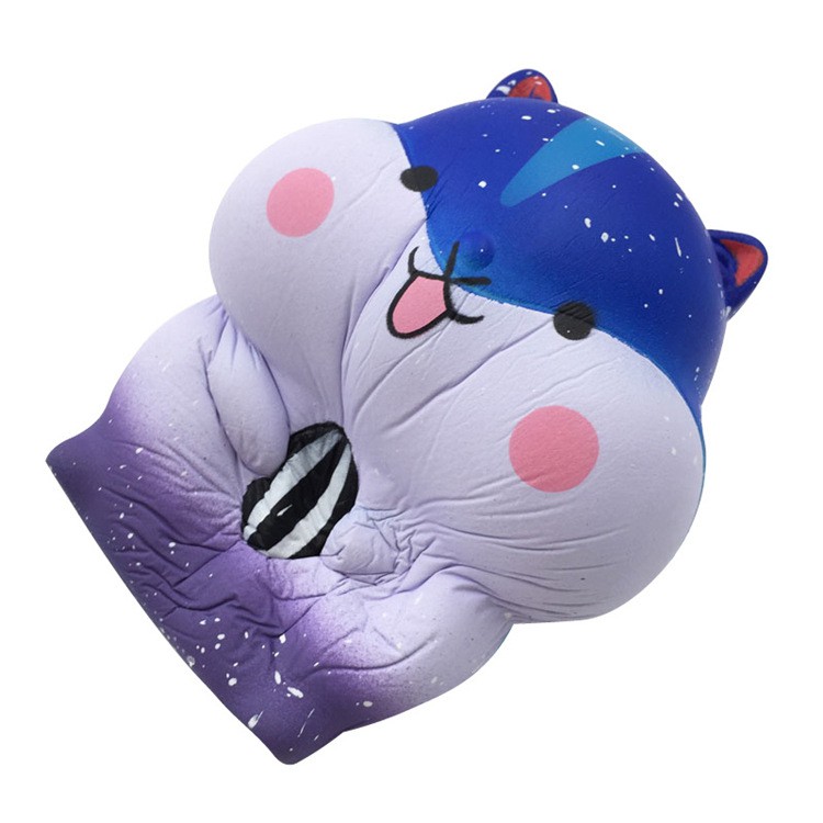 ĐỒ CHƠI SQUISHY CHUỘT HAMSTER XANH ÔM BÓNG KẺ SỌC CARO