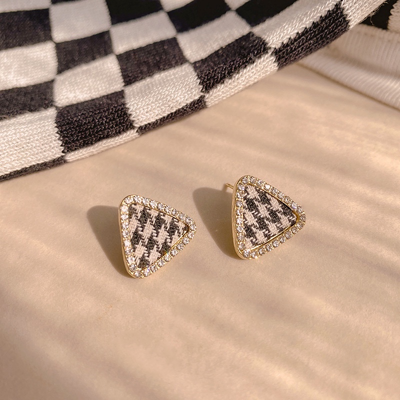 Khuyên Tai Nữ Novset / Bông tai Nữ Kiểu dáng KẺ ĐEN TRẮNG Sang Trọng