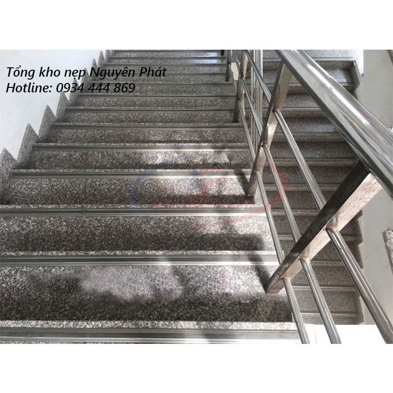 Nẹp mặt bằng chống trơn trượt