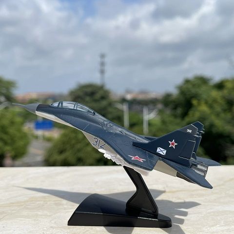 Mô Hình Máy Bay Chiến Đấu Bằng Hợp Kim Tỉ Lệ 1:140 MIG 29 Đẹp Mắt