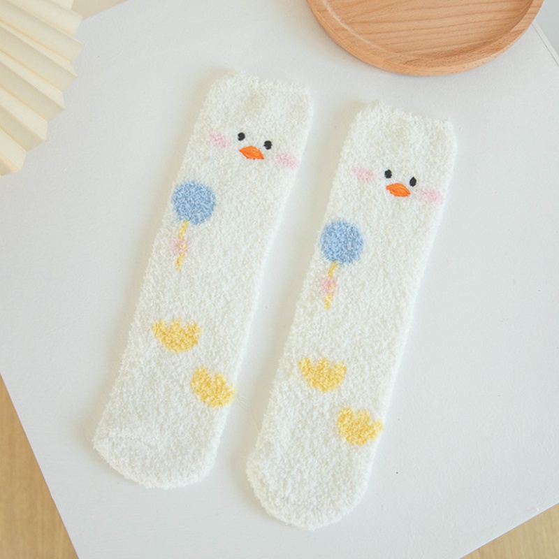 Vớ nhung san hô phối lông thêu hình chim cánh cụt dễ thương giữ ấm mùa đông cho nữ