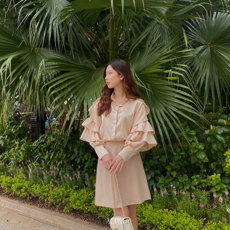 Iris Blouse / Áo sơ mi ráp bèo tầng