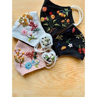 Khẩu trang linen thêu tay
