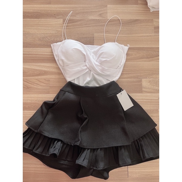 Set áo 2 dây xoắn mút ngực và chân váy xếp ly tầng có túi