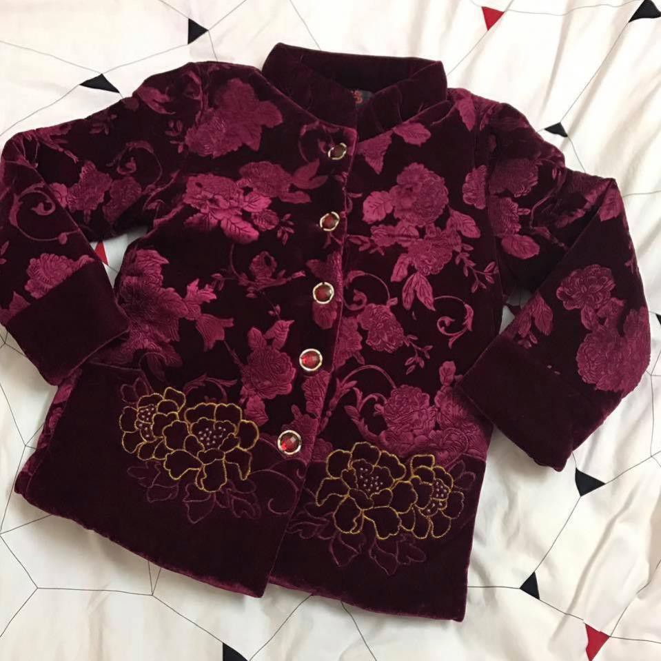 Áo nhung ấm ấp cho người già