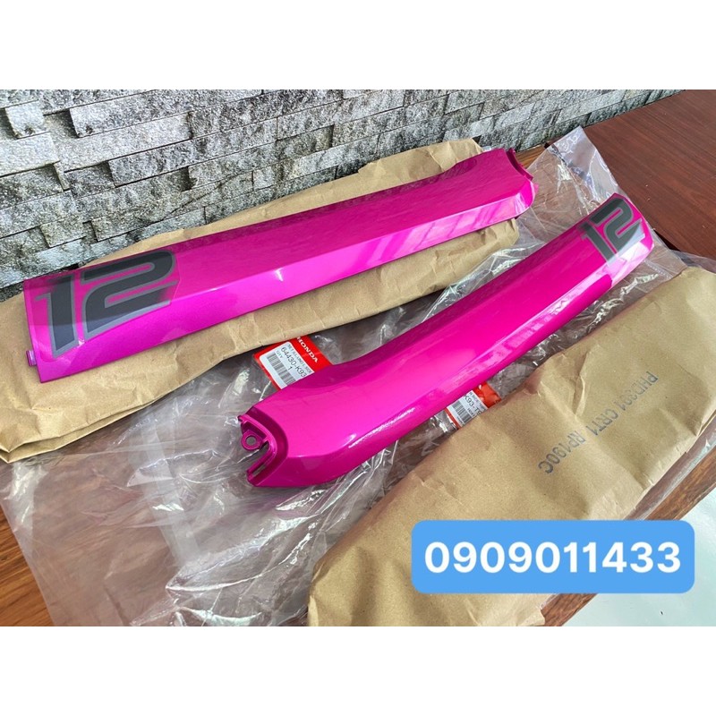 Ốp sàn xe Scoopy bản Club12 2019 màu hồng