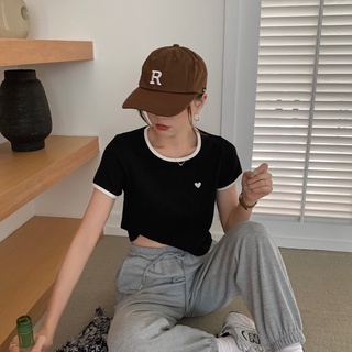 Áo Thun Croptop Thêu Trái Tim Viền Cổ Basic Style