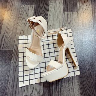 Giầy cao gót HM có quai
