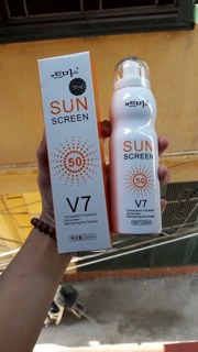 Xịt chống nắng V7 Hàn Quốc