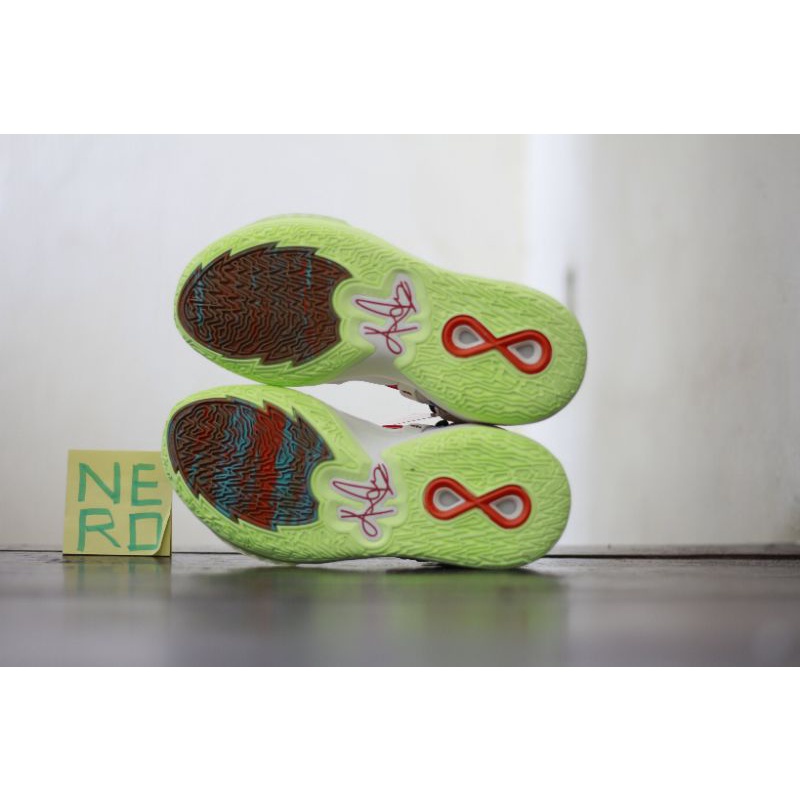 Giày bóng rổ Kyrie 8 CNY DH5384-001