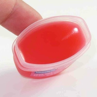 son dưỡng môi vaselin
