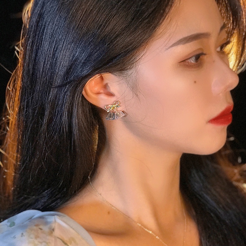 Bông tai cung pha lê nhỏ Bông tai tinh tế chất lượng cao