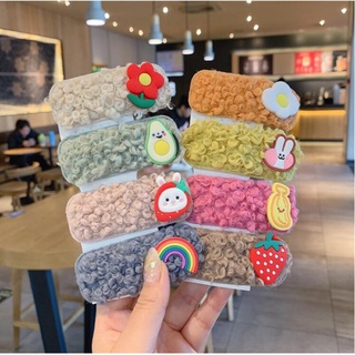 Kẹp tóc bằng len thiết kế cuộn tròn vô cùng dễ thương