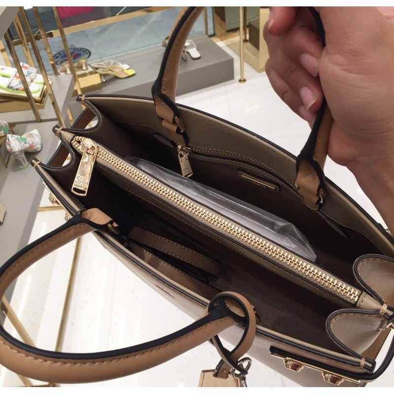 𝐓𝐮́𝐢 𝐭𝐚𝐲 𝐜𝐚̂̀𝐦 𝐋𝐲𝐧 𝐅𝐈𝐍𝐄𝐍𝐄𝐒𝐒