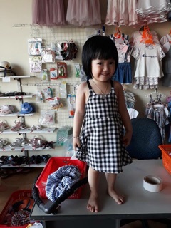 Váy 2 dây kẻ điệu cho bé gái