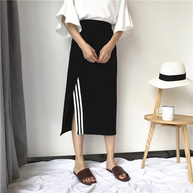 Chân váy 3 sọc xẻ tà