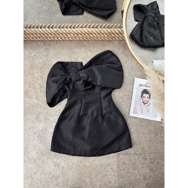 Đầm suông nơ trễ vai