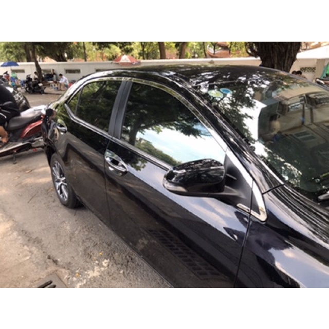 Nẹp Chân Kinh, Viền Cong Kính Inox Cho Xe Toyota Altis 2014 đến 2020 Chất liệu inox cao cấp