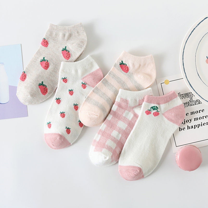 tất ngắn vớ nữ họa tiết dâu dễ thương