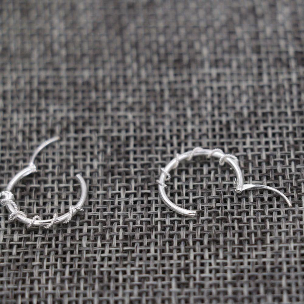 Bông Tai Tròn Bằng Thép Không Gỉ Phong Cách Punk Cổ Điển 2Lip