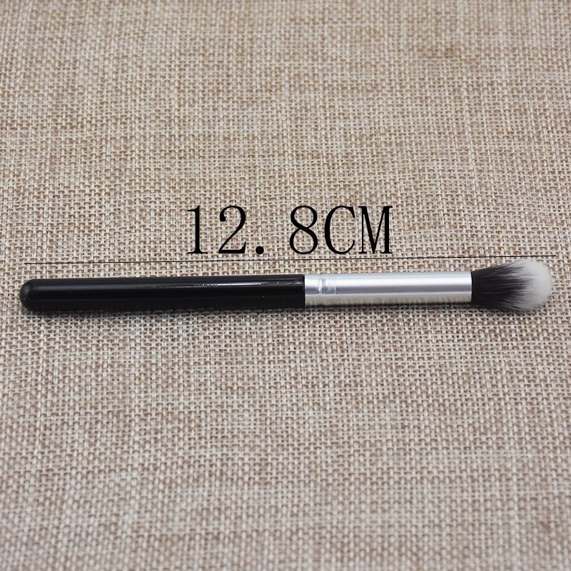 Cọ đánh phấn mắt,highligh màu đen CM