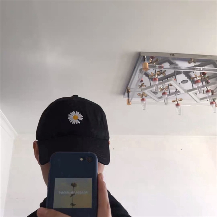 Mũ Lưỡi Trai Thêu Hình Hoa Cúc Thời Trang