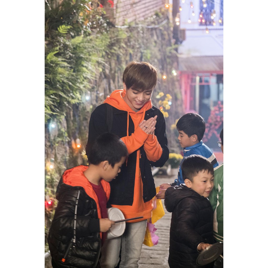 Áo Hoodie Trơn Màu Cam Sáng Cao Cấp Dáng Rộng Unisex Nam Nữ Mặc Được - MM | BigBuy360 - bigbuy360.vn
