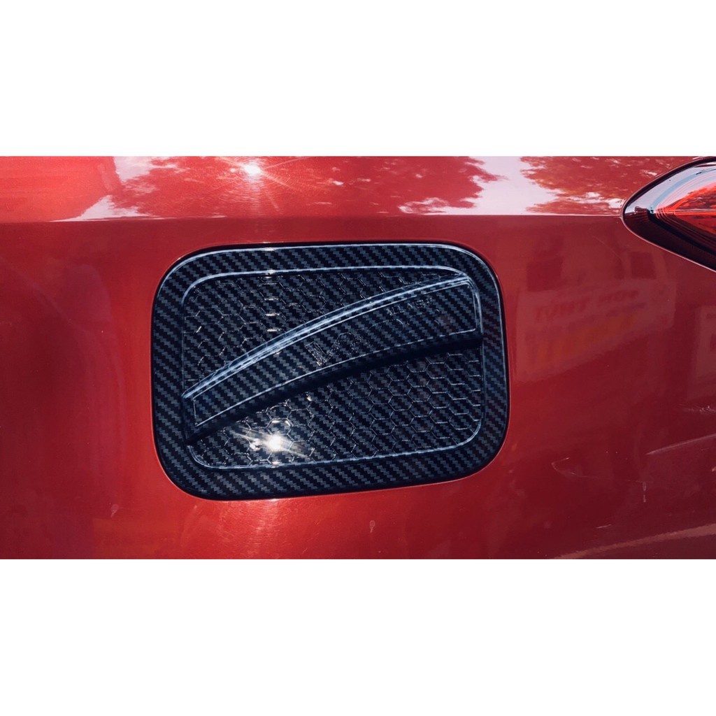 Ốp nắp bình xăng cacbon xe Toyota Vios 2019- 2020- 2021-2022-2023 Vân carbon cao cấp