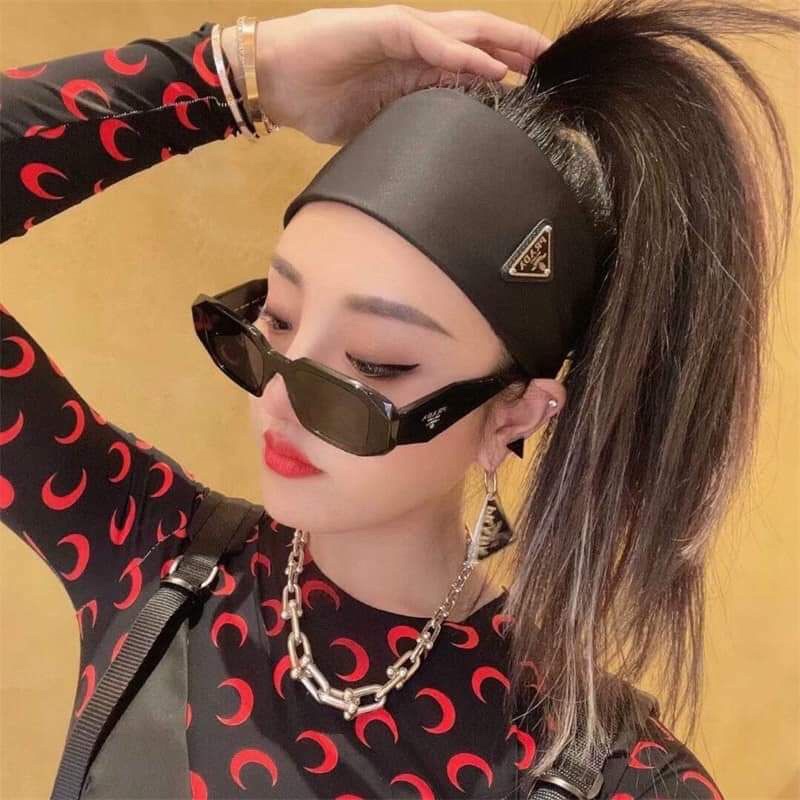 Kính rộng trắng Hiền Hồ