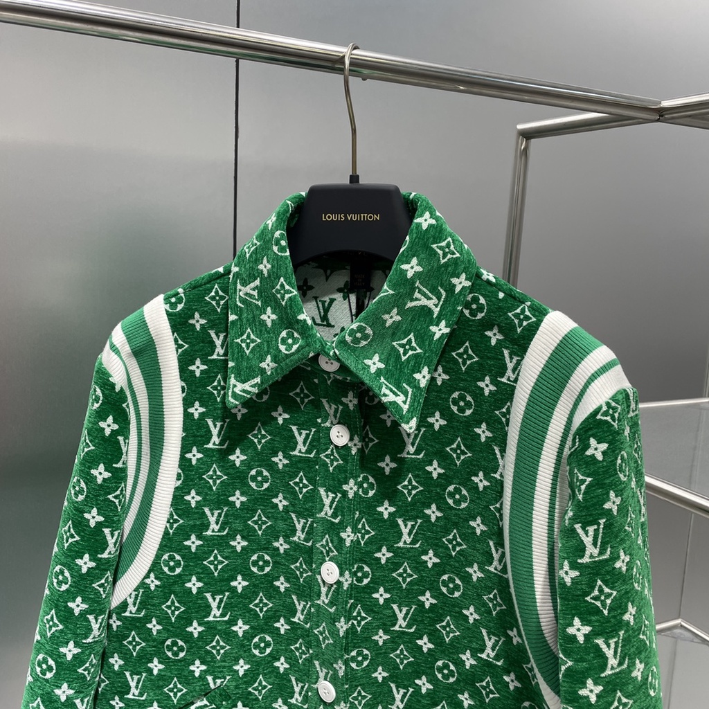 Áo khoác bomber nữ 𝑳𝒐𝒖𝒊𝒔 𝑽𝒖𝒊𝒕𝒕𝒐𝒏 LV cao cấp, hoạ tiết thương hiệu thời thượng